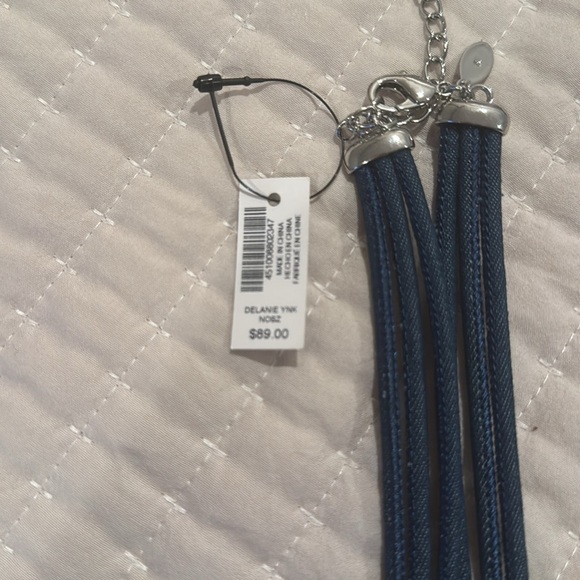 Chico’s Necklace Delanie Ynk
Blue Rope Necklace with deep blue stones - Picture 6 of 6